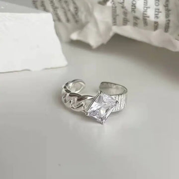 Crystal Heart Open Rings – A Vintage Gold Ring with Timeless Romance