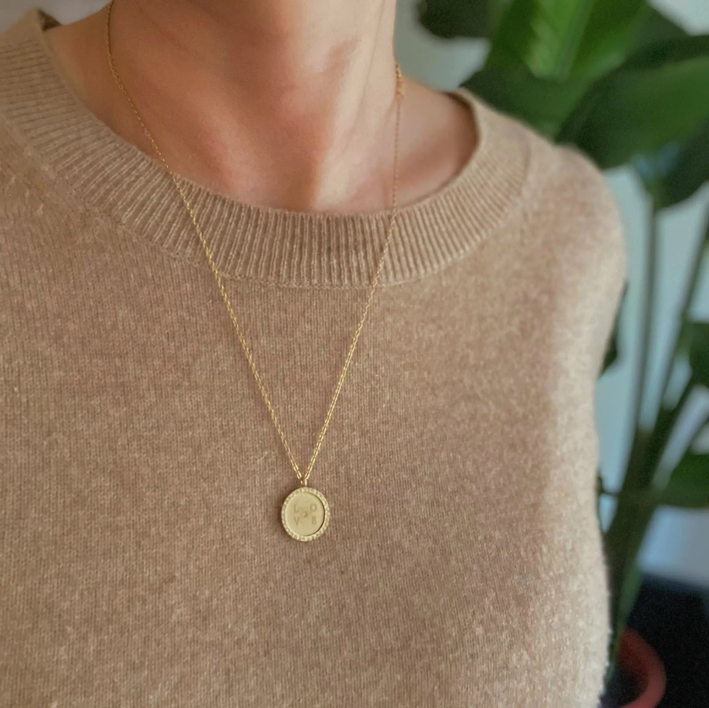 Loveholic Round Pendant Necklace: Romantic Gold Locket Pendant Elegance smart-purchase