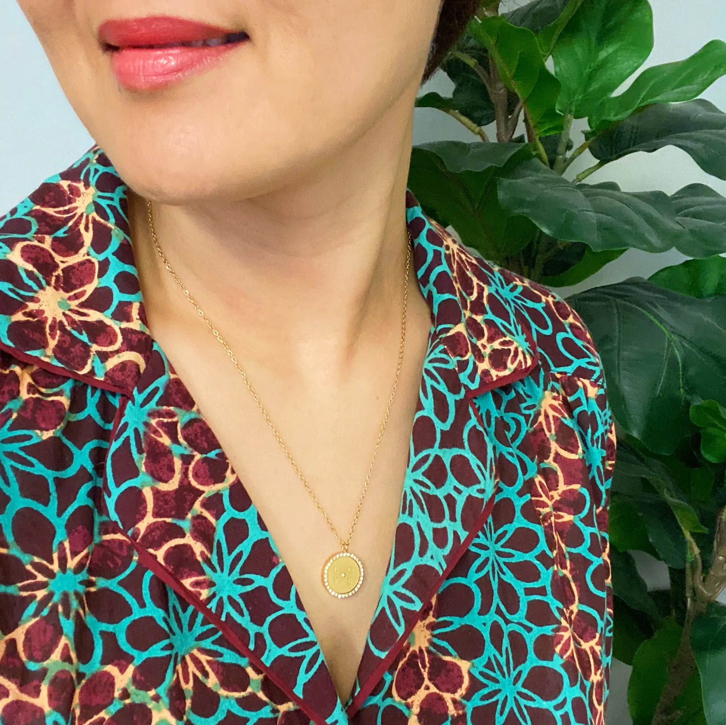 Loveholic Round Pendant Necklace: Romantic Gold Locket Pendant Elegance smart-purchase