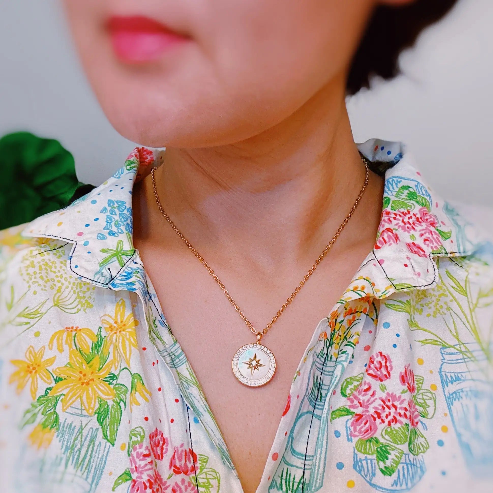 Shine Compass Open Locket Pendant Necklace: 18k Gold Locket Necklace for Personalized Style smart-purchase