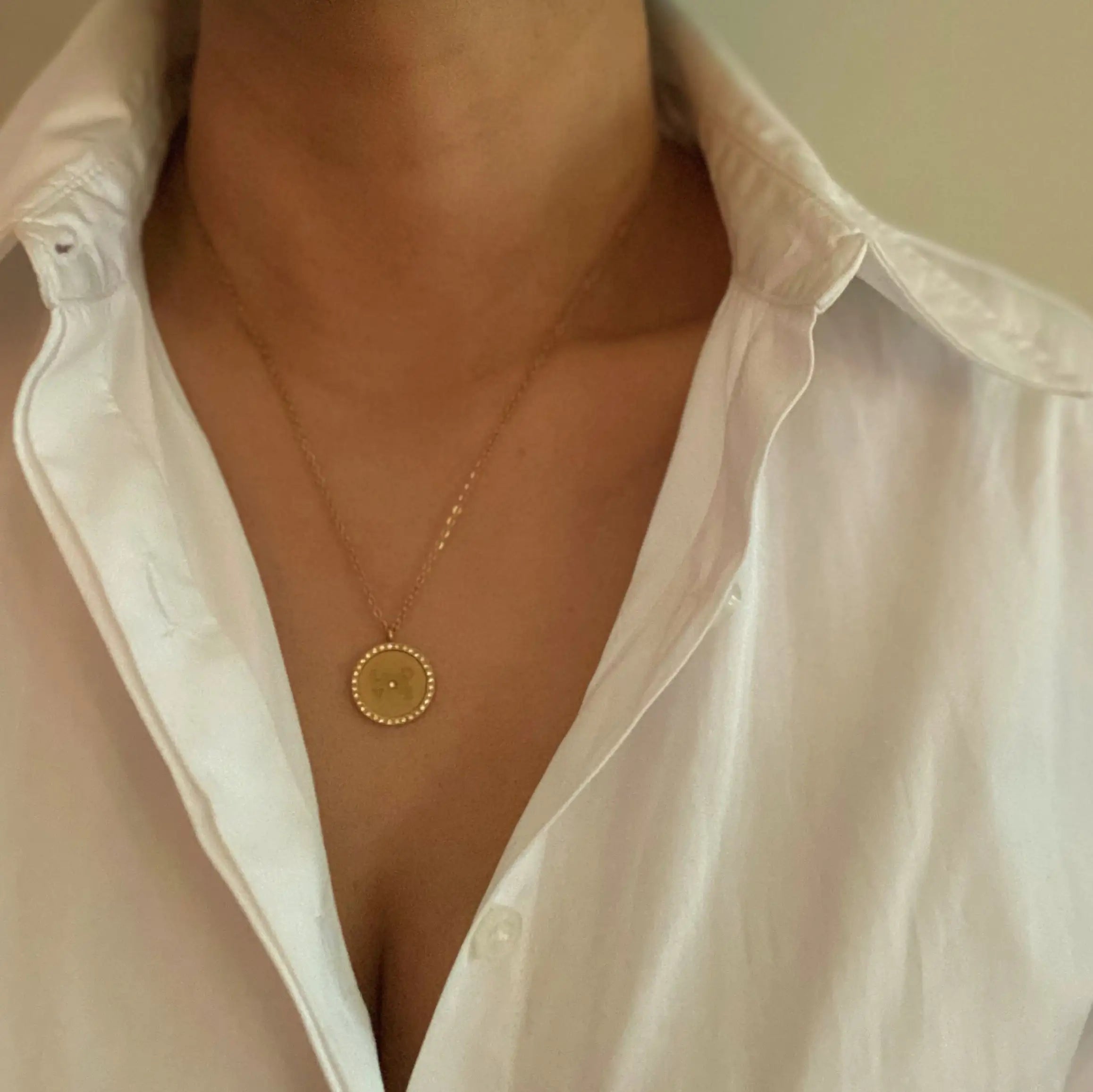 Loveholic Round Pendant Necklace: Romantic Gold Locket Pendant Elegance smart-purchase