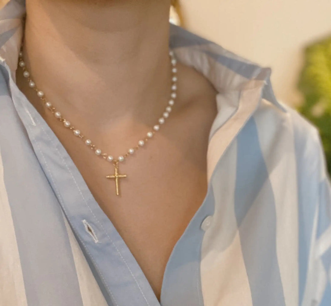 18k Gold Cross Pendant: Cabled Cross Necklace for Stylish Faith Expression
