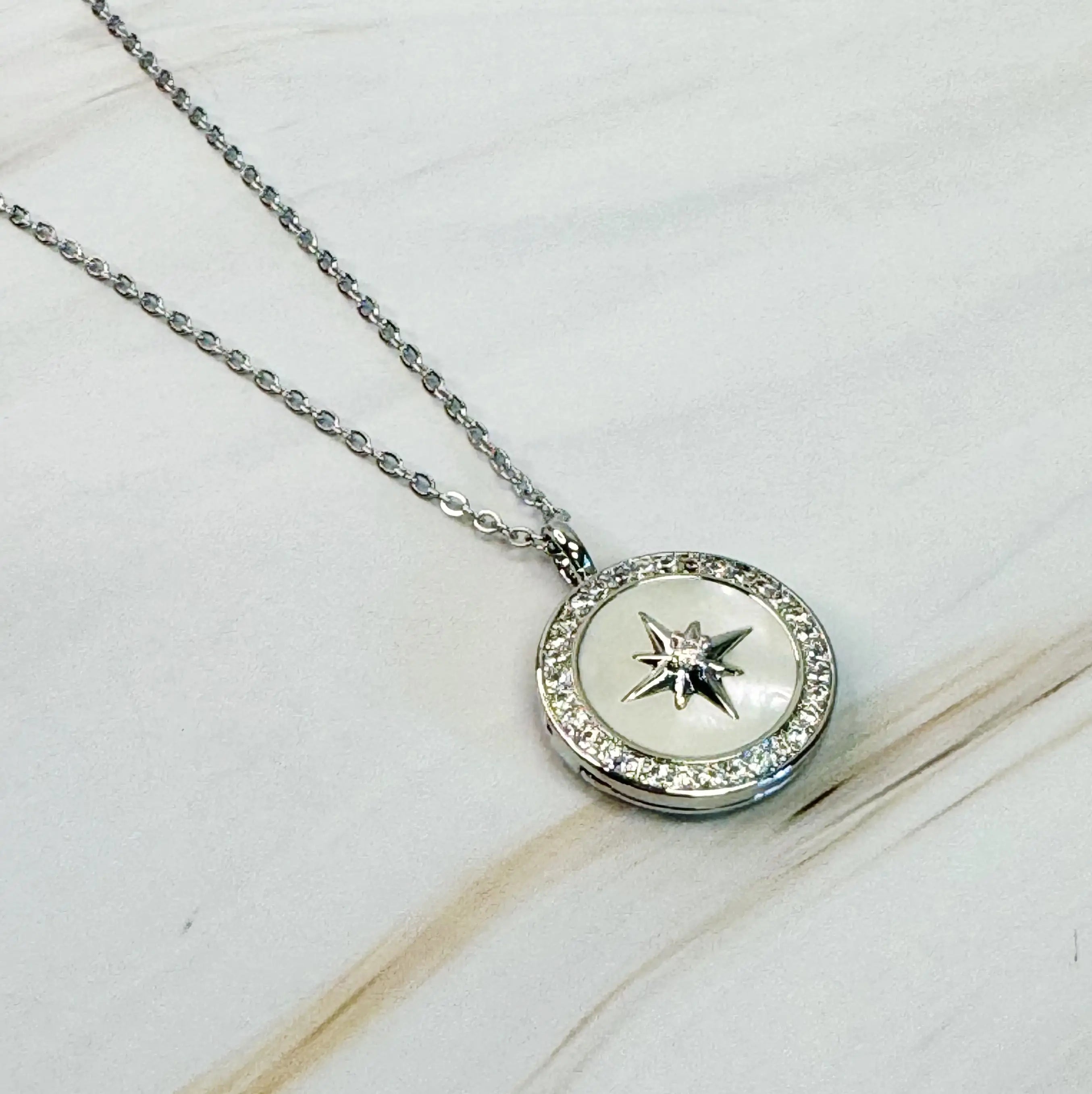 Shine Compass Open Locket Pendant Necklace: 18k Gold Locket Necklace for Personalized Style smart-purchase