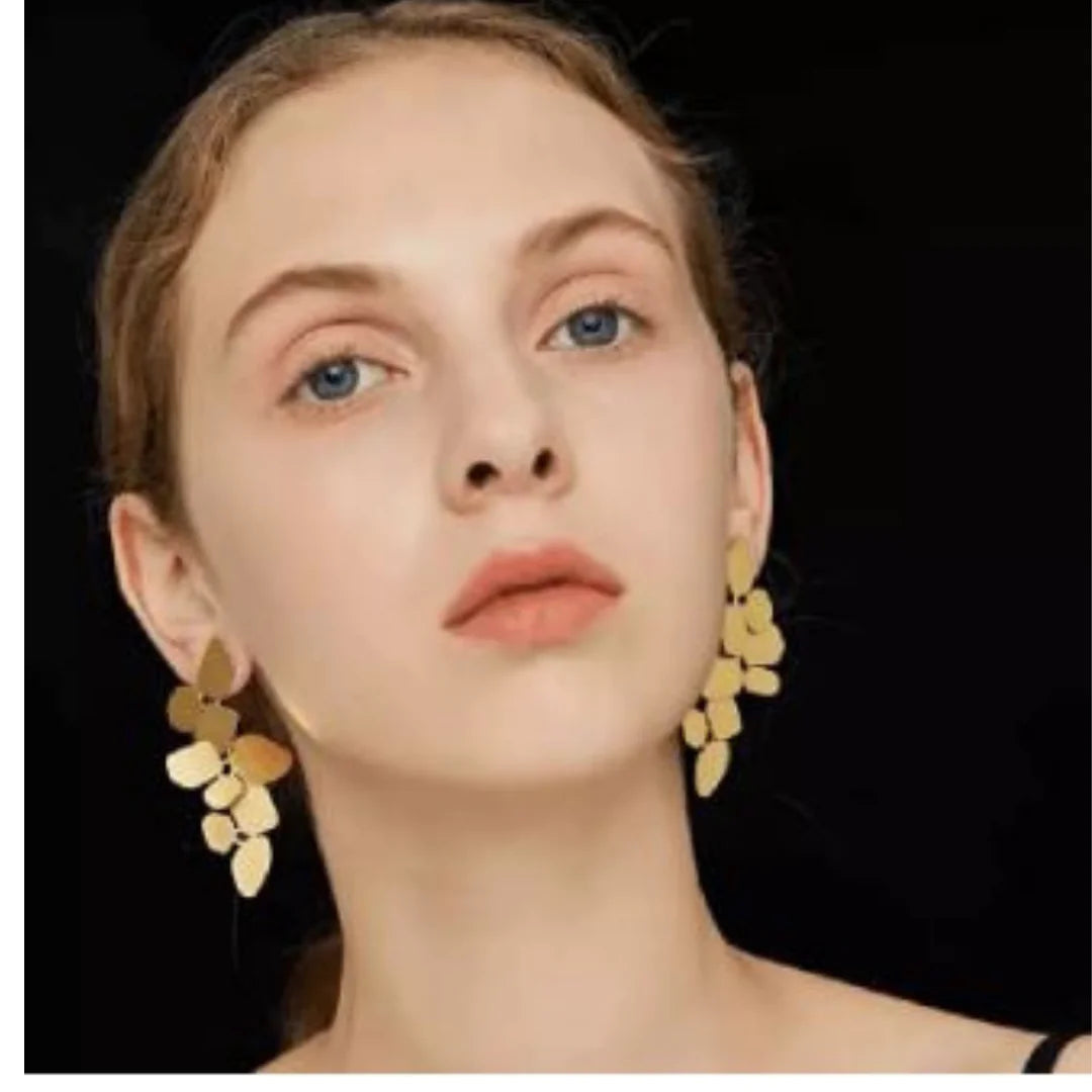 Dangle and Drop Earrings: White Gold Dangle Earrings with Flower Design smart-purchase