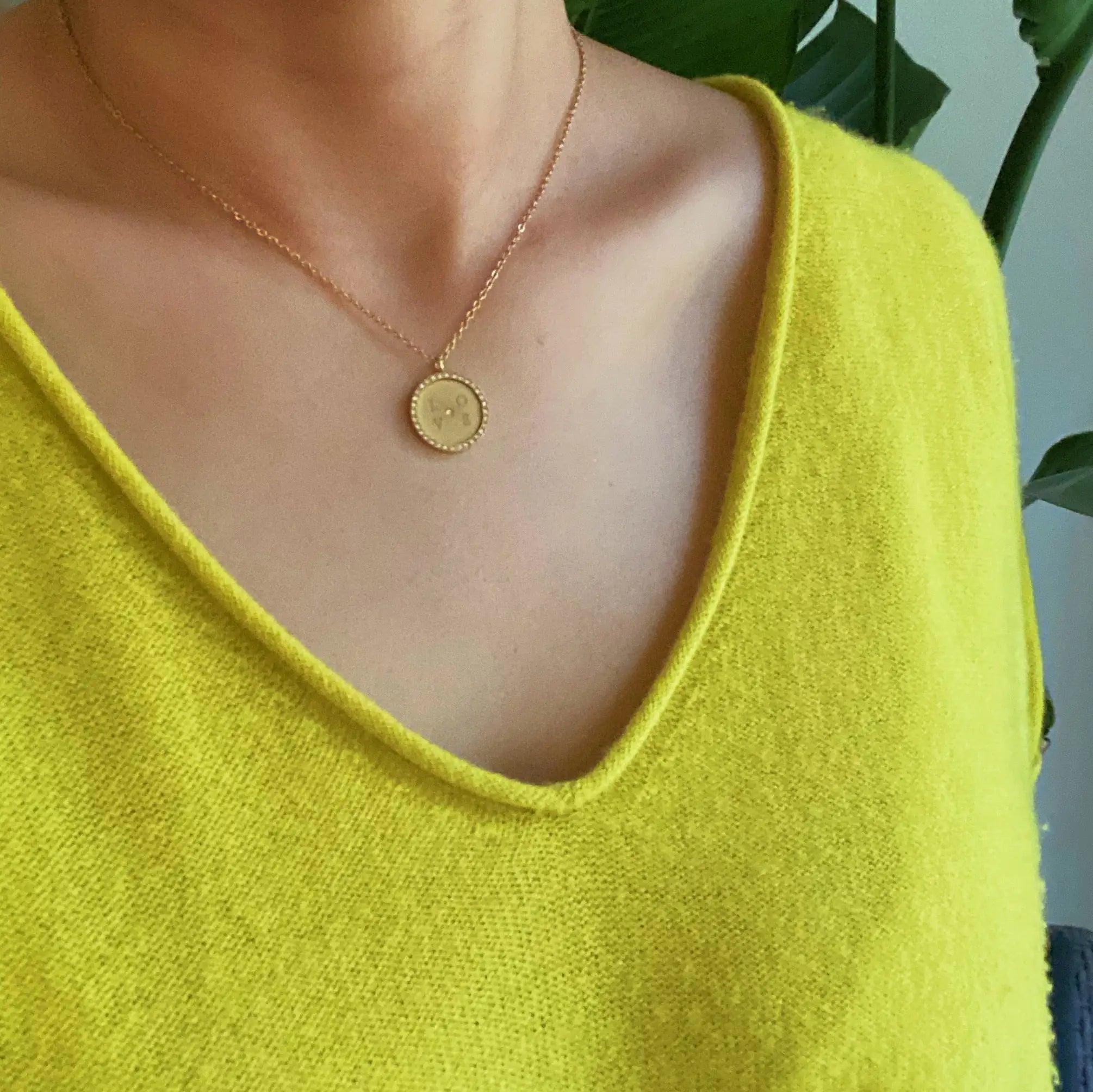 Loveholic Round Pendant Necklace: Romantic Gold Locket Pendant Elegance smart-purchase
