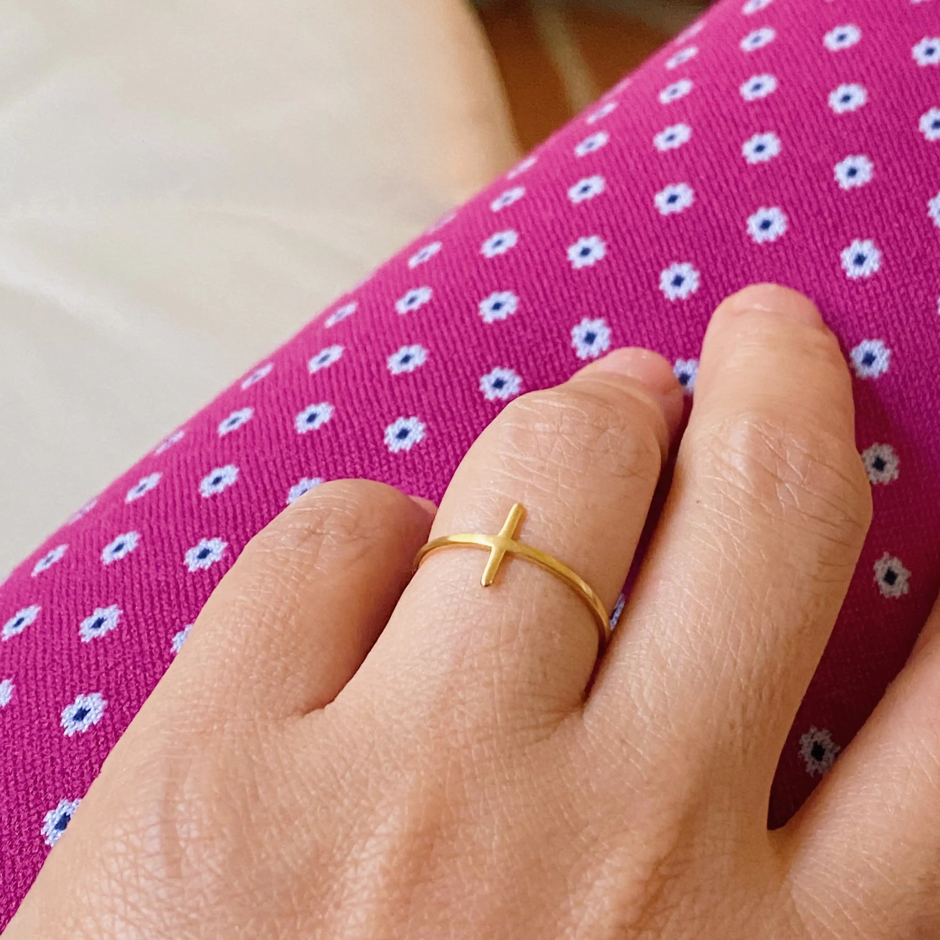Unique Gold Rings – Side Cross Ring for Meaningful Elegance smart-purchase