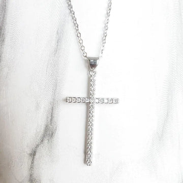 Lord Necklace: Regal White Gold Diamond Cross Pendant for the Modern Individual