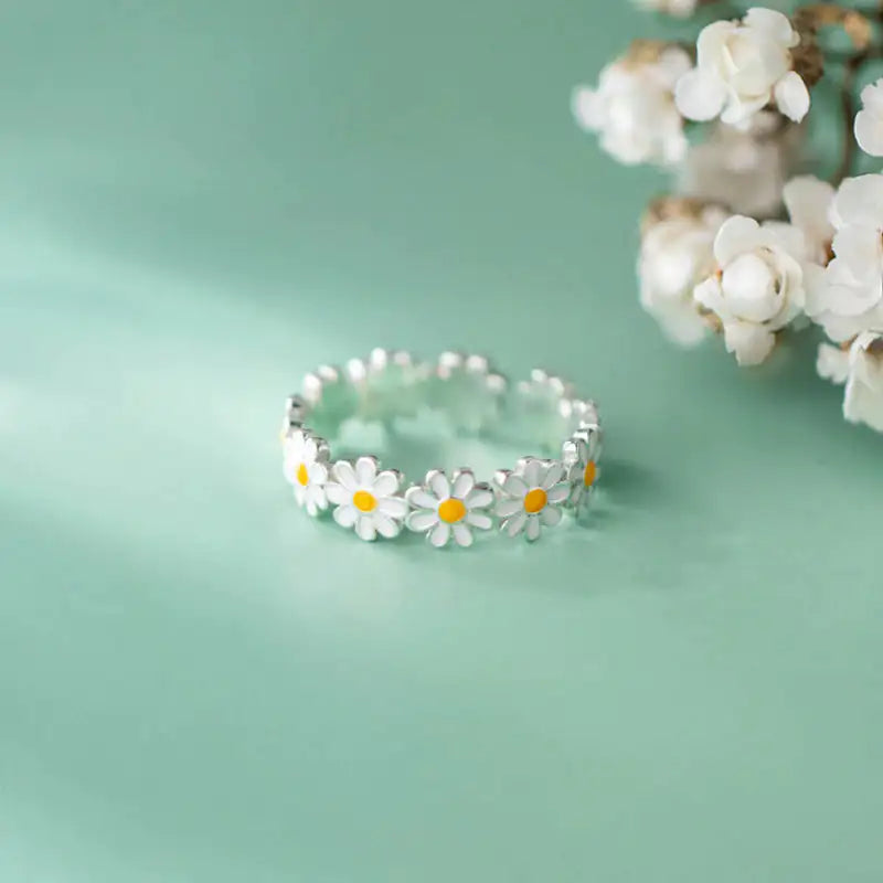 Gold Flower Ring – Vintage Daisy Design for Timeless Charm