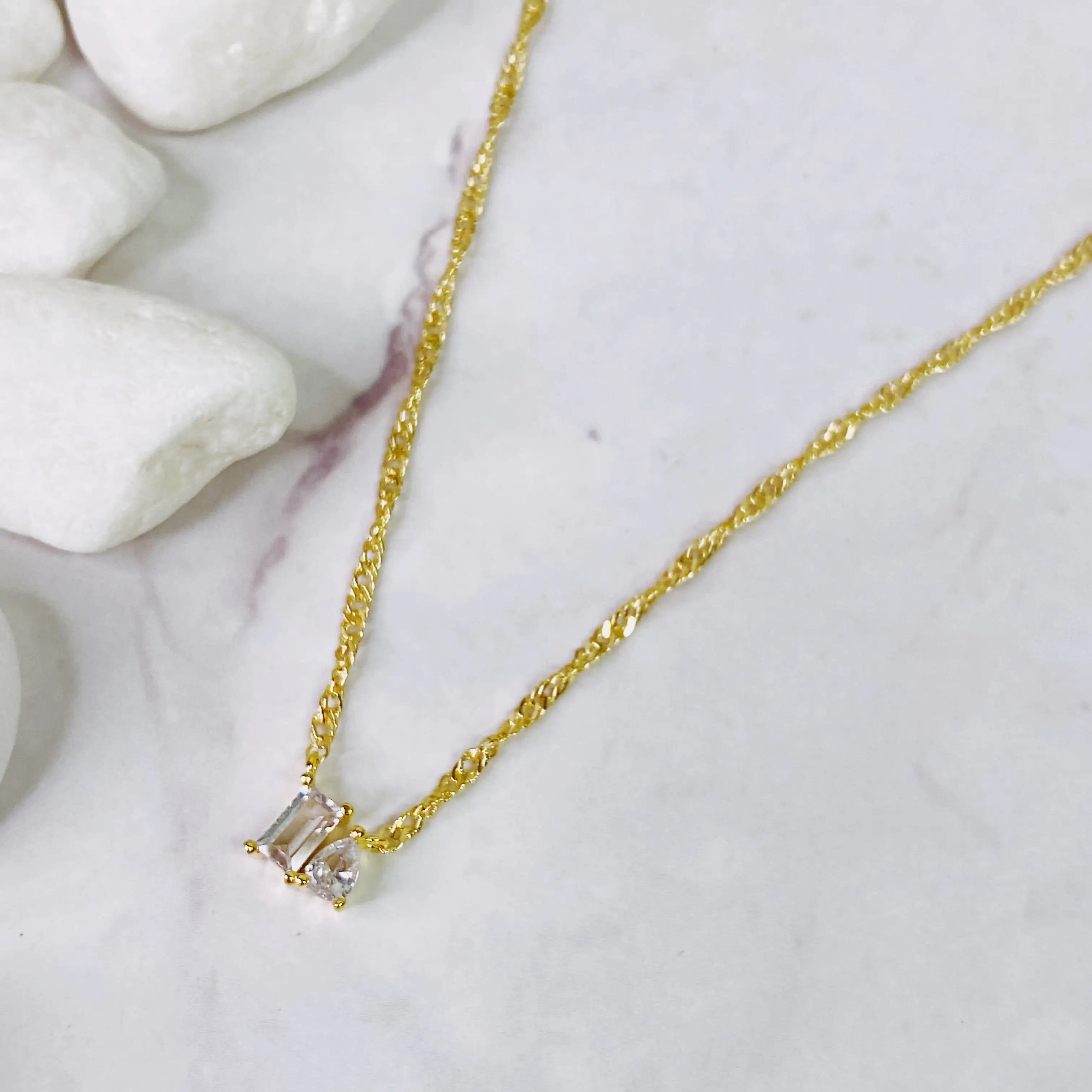 Gold Necklace Pendant: Chic Baguette Cut Stone Design for a Timeless Look smart-purchase