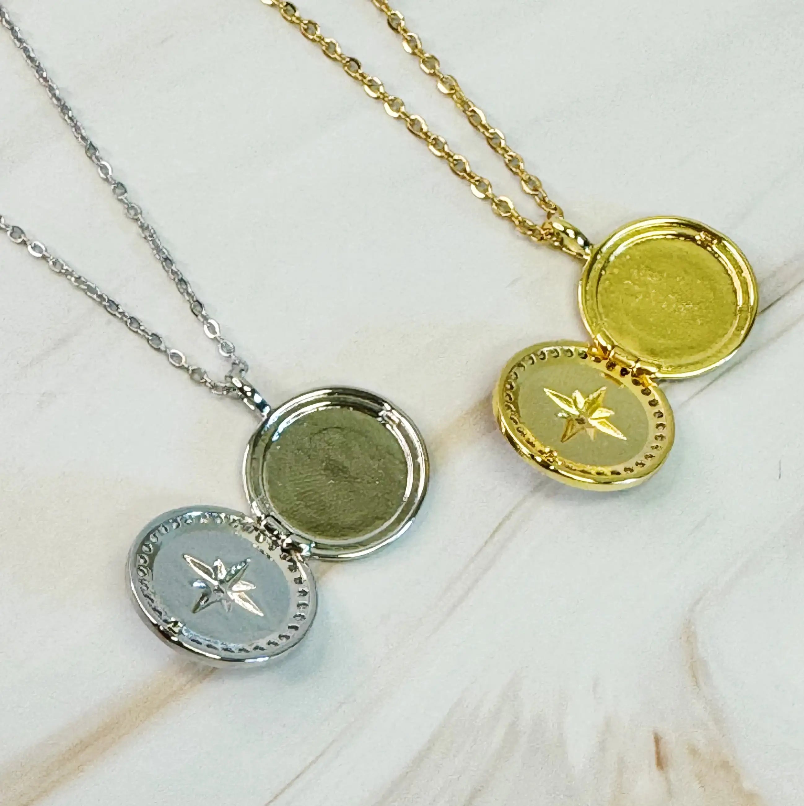 Shine Compass Open Locket Pendant Necklace: 18k Gold Locket Necklace for Personalized Style smart-purchase