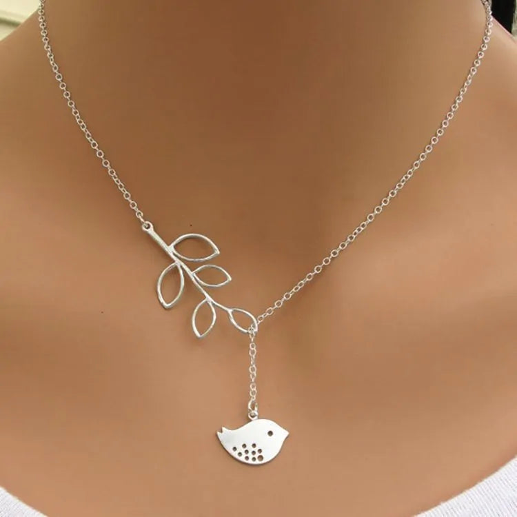 Emerald Pendant Necklace: Bird-Inspired Jewelry for Nature Lovers