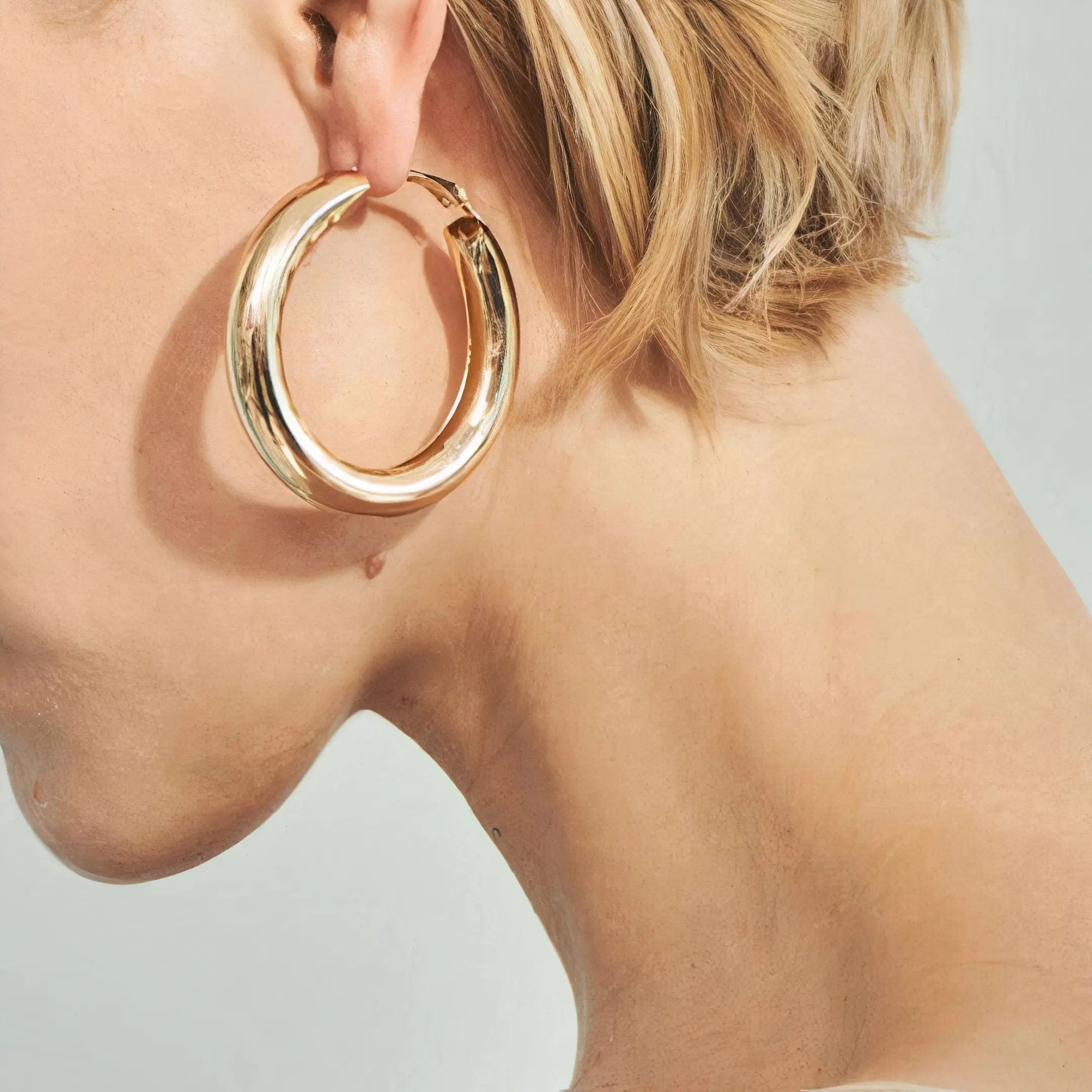 Zales Gold Earrings Hoops: Aura Earrings for Ethereal Elegance smart-purchase