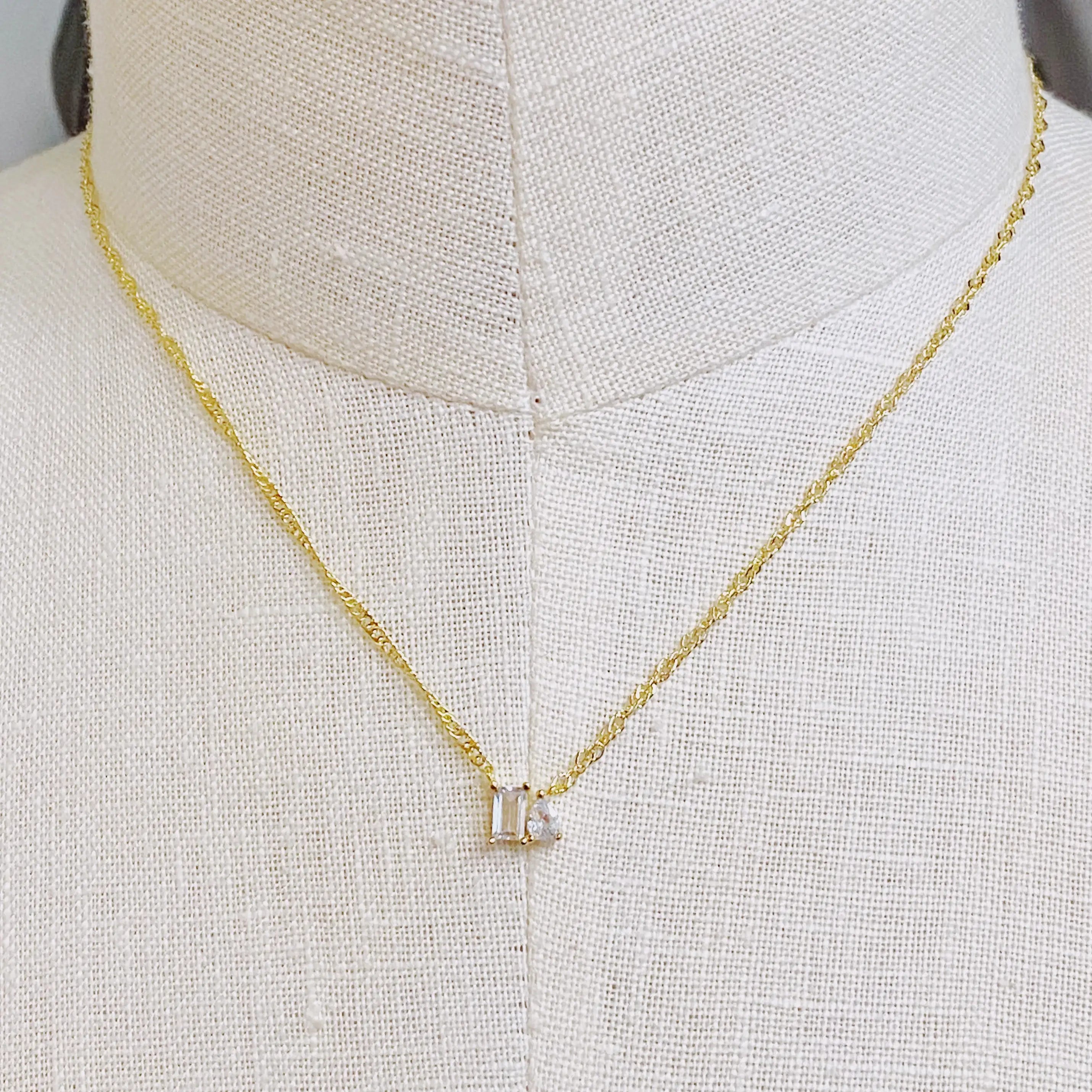 Gold Necklace Pendant: Chic Baguette Cut Stone Design for a Timeless Look smart-purchase