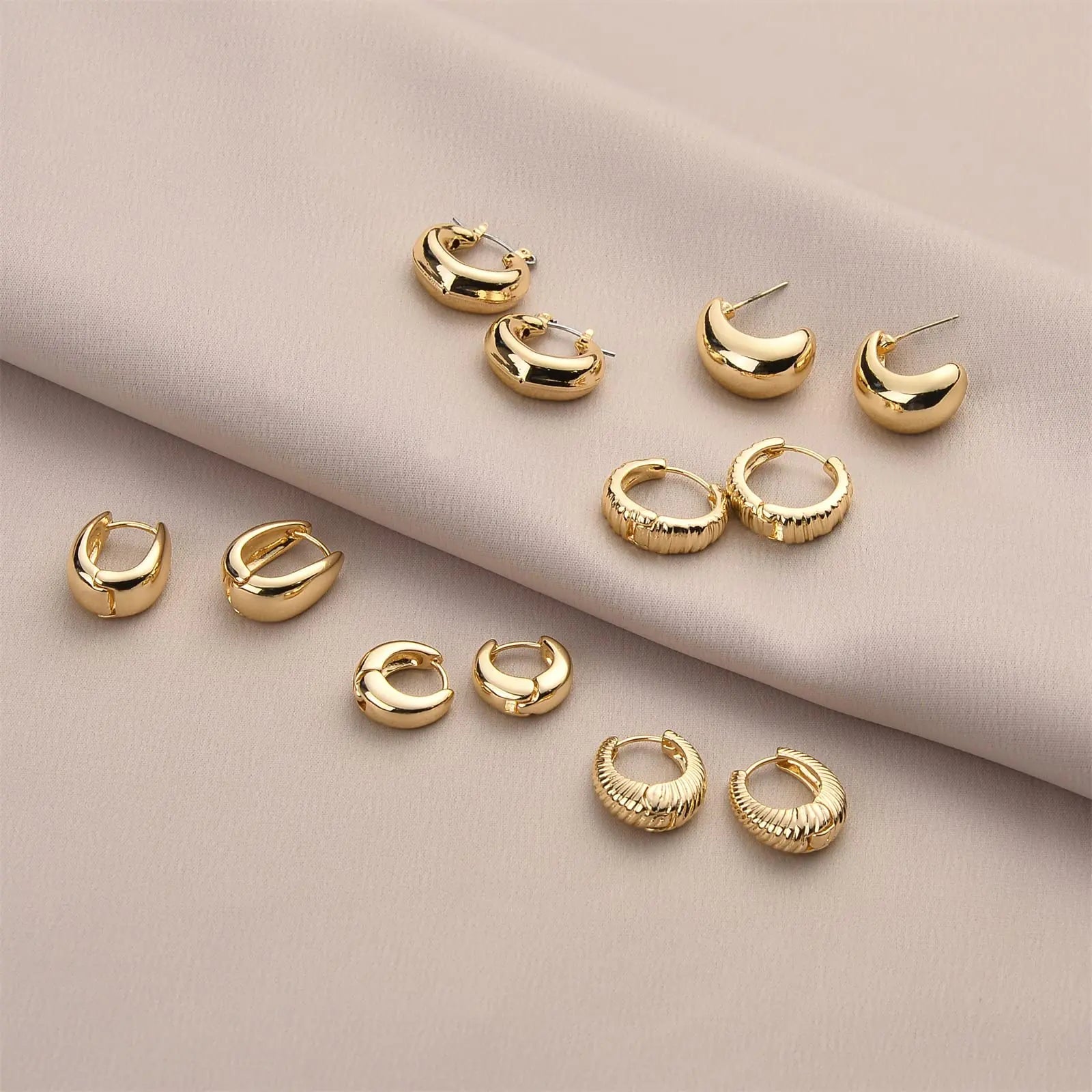 Wgoud 14K Gold Chunky Hoop Earrings Set – Mini Hoop Earrings for Versatile Styling smart-purchase