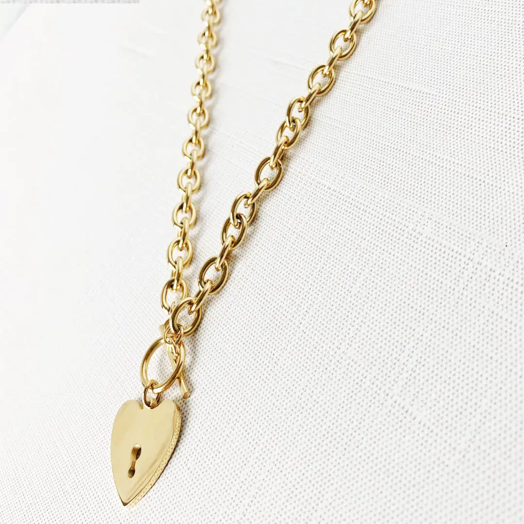 Casie Necklace: Chic and Contemporary Accessory smart-purchase