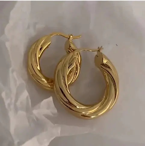 Golden Minimalist Earrings – Small 14K Gold Hoop Earrings for Subtle Elegance smart-purchase