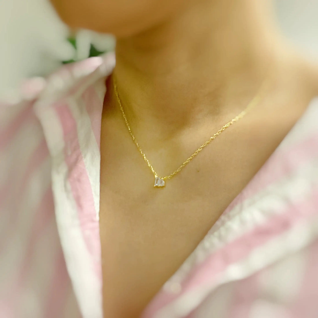 Gold Necklace Pendant: Chic Baguette Cut Stone Design for a Timeless Look